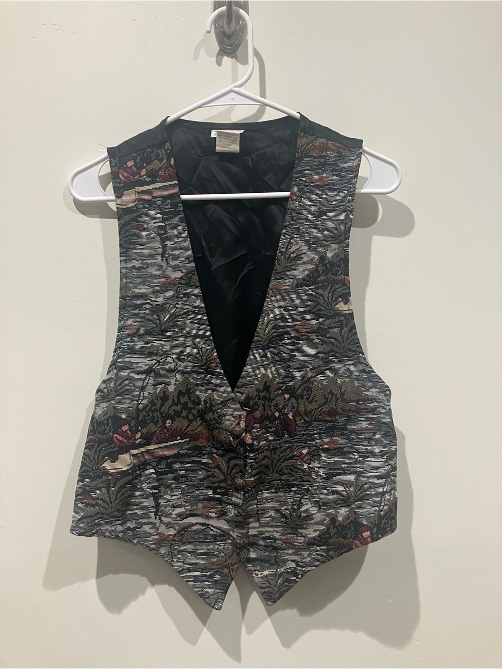 Vintage Tapestry-Style Outdoor Fishing Patterned Vest in Black and Olive